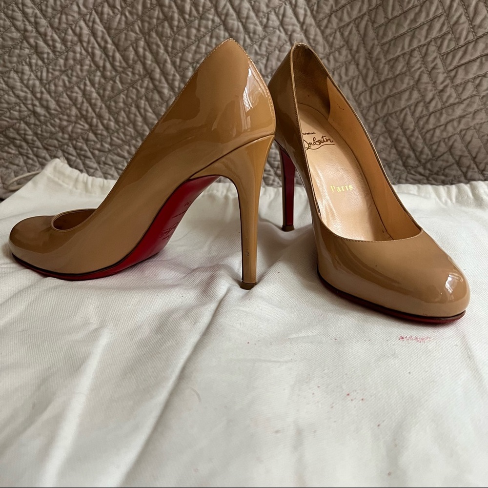 Louboutin Simple Pump - tan